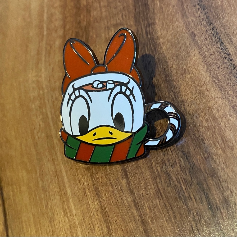 Disney Pin Loungefly Daisy Duck Mickey & Friends Hot Cocoa Mystery Pin
